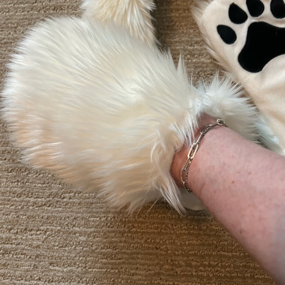 Polar bear hat - Picture 2 of 2